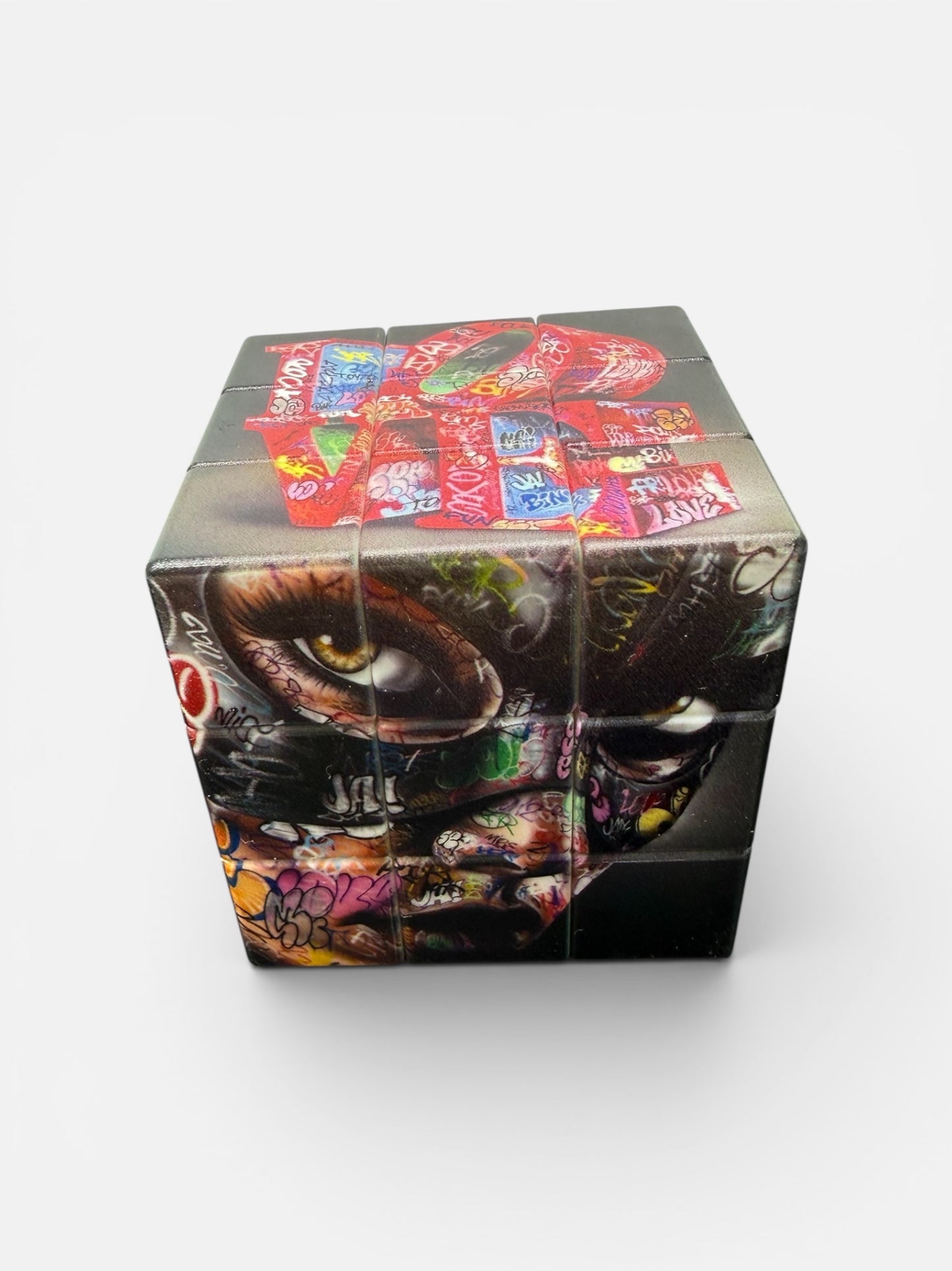 Cube magique street art Onemizer édition limitée vue Catwoman