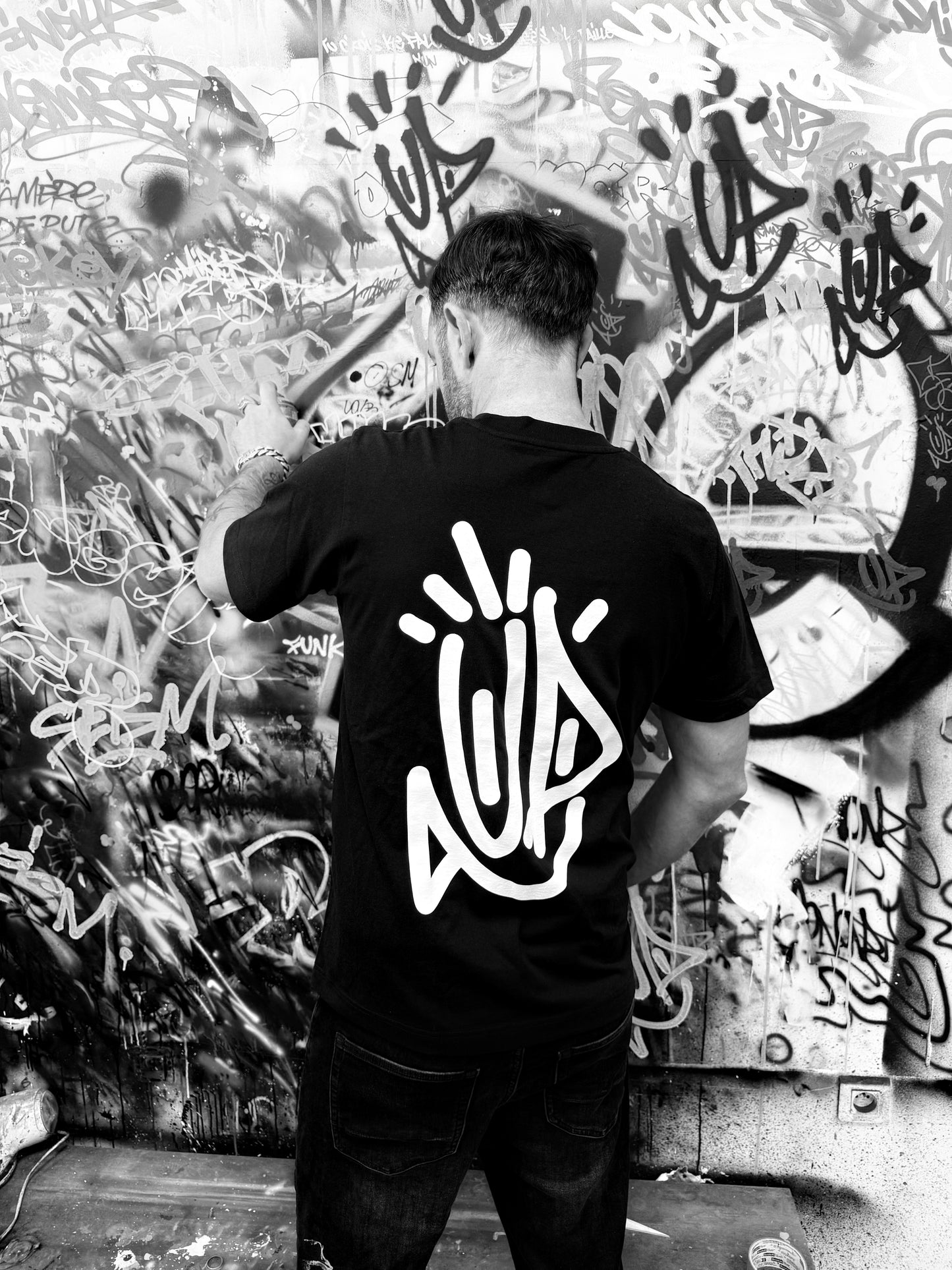 T-shirt streetwear UP by Onemizer porté dos logo 4U atelier