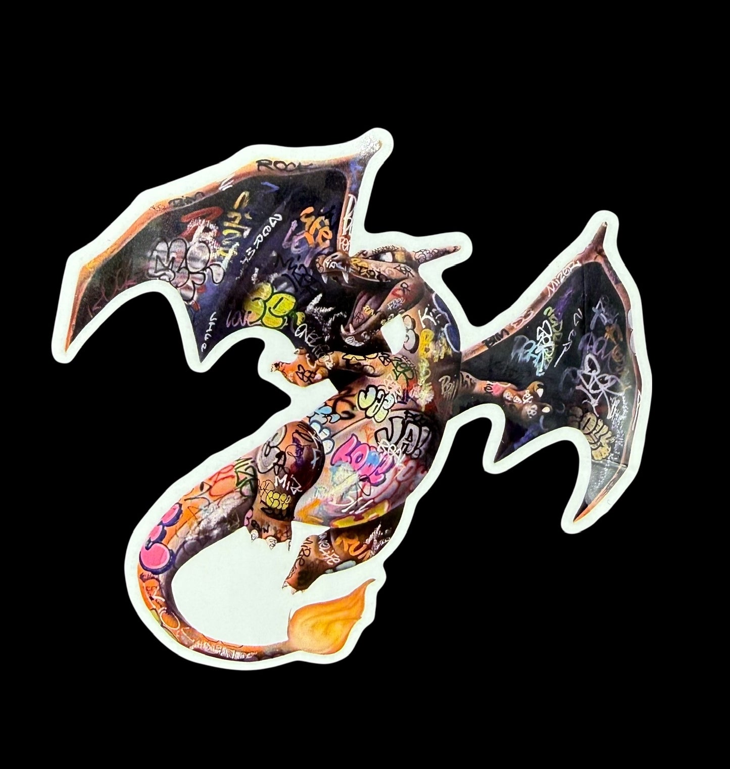 Sticker vinyle brillant Dracaufeu recouvert de graffitis Onemizer